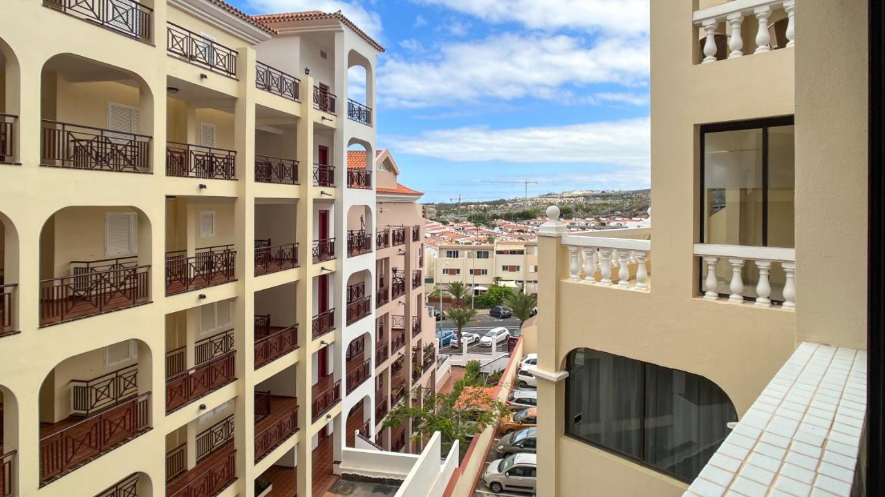 Korallia Guesthouse Castle Harbour Los Cristianos  Kültér fotó